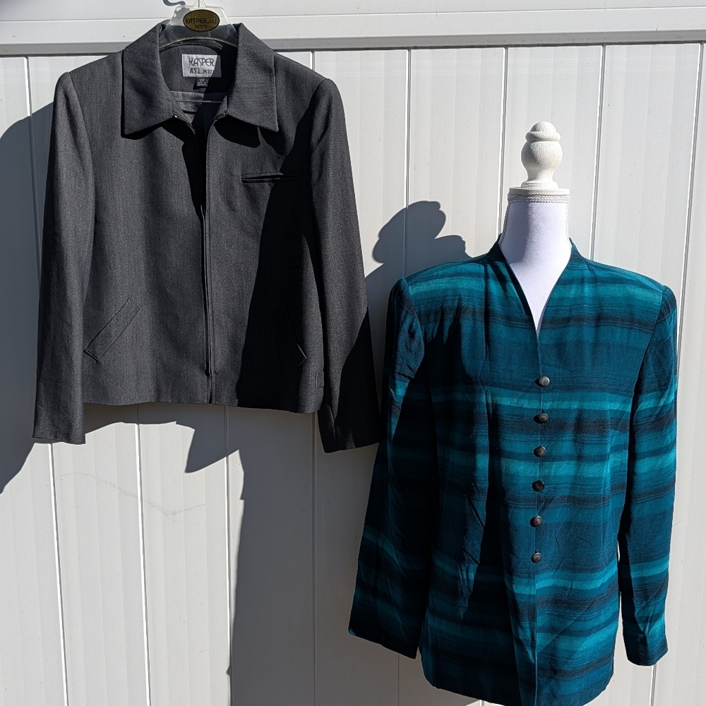 Lot Of 2 Kasper Business Blazers Sz 12P Petite 1 Gray Zip & 1 Blue Stripe Button